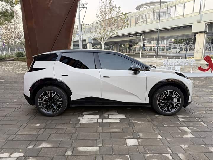 Фото 8 - Zeekr X