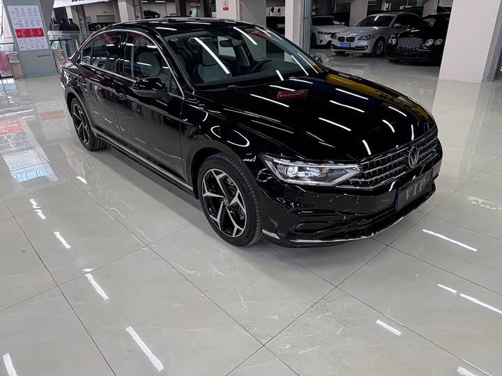 Фото 3 - Volkswagen Magotan