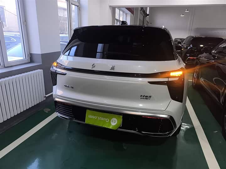 Фото 6 - Hongqi HS3 Hybrid