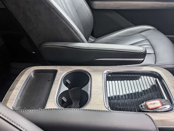 Фото 8 - Hongqi HQ9 Hybrid