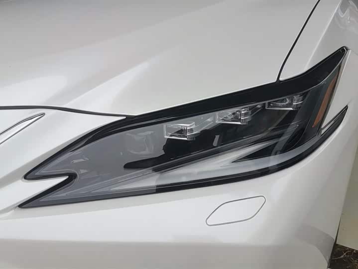 Фото 5 - Lexus ES