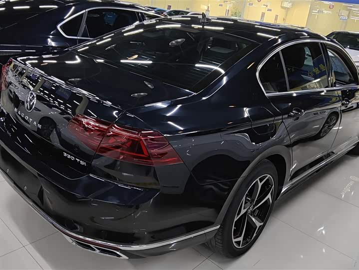 Фото 3 - Volkswagen Magotan