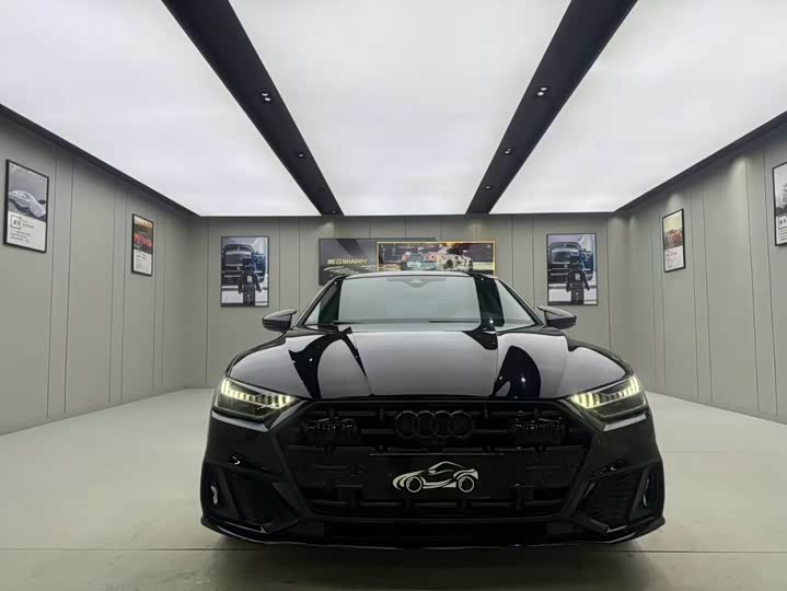 Фото 2 - Audi A7L