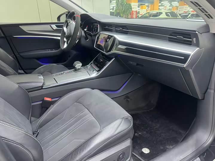 Фото 5 - Audi A7L