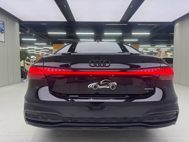 Фото 7 - Audi A7L