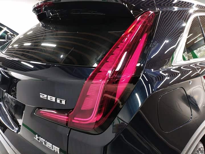 Фото 8 - Cadillac XT4