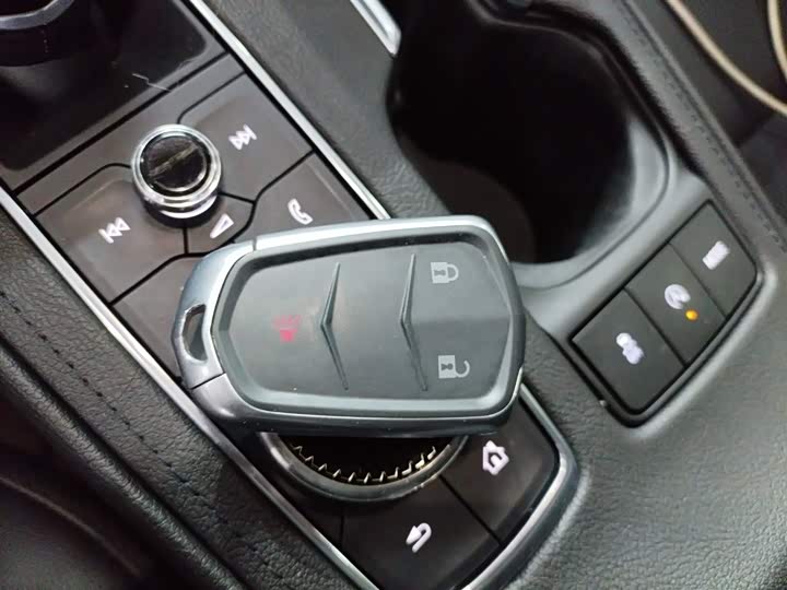 Фото 9 - Cadillac XT4