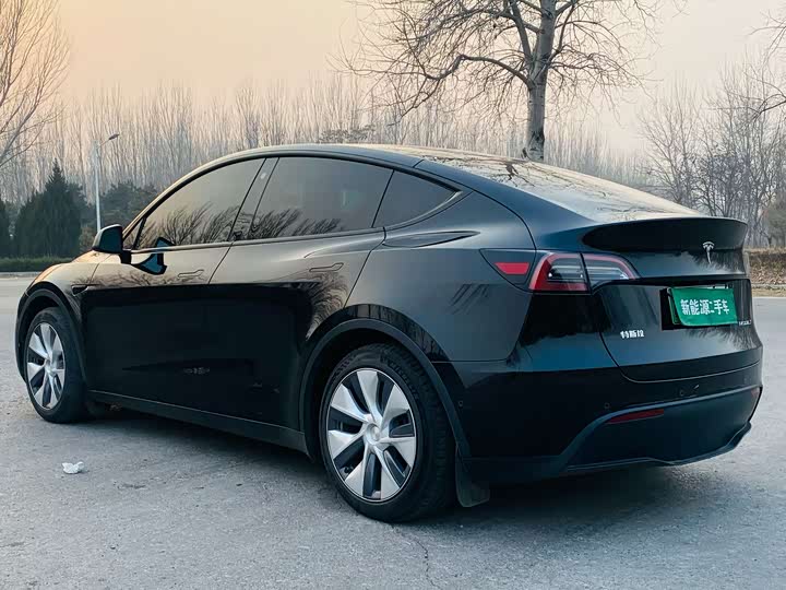 Фото 9 - Tesla Model Y