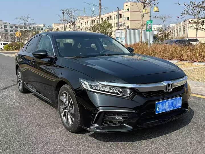 Фото 2 - Honda Inspire