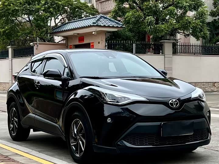 Фото 3 - Toyota C-HR