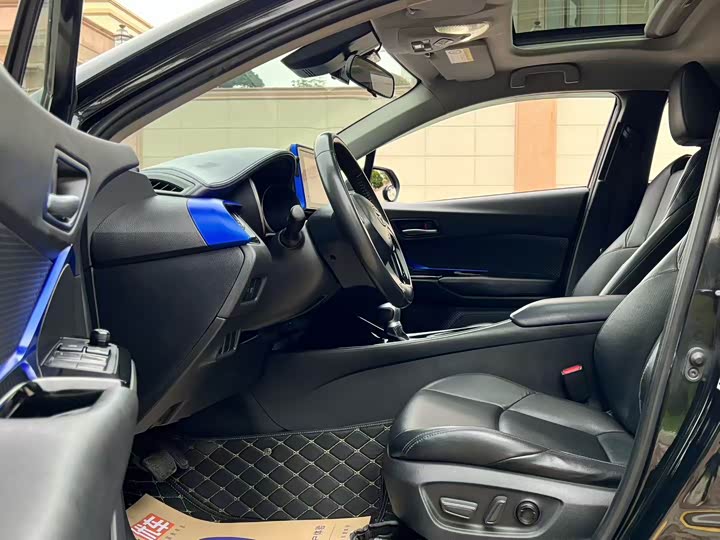 Фото 5 - Toyota C-HR