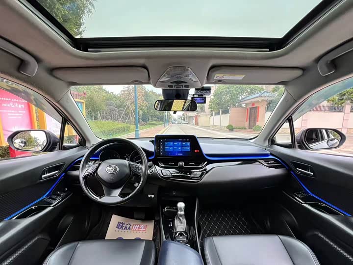 Фото 6 - Toyota C-HR