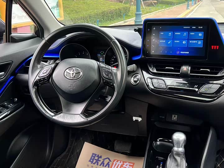 Фото 7 - Toyota C-HR