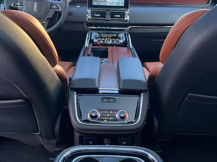 Фото 3 - Lincoln Navigator