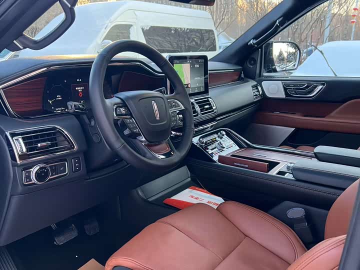 Фото 4 - Lincoln Navigator