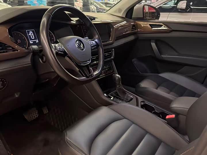 Фото 4 - Volkswagen Tharu