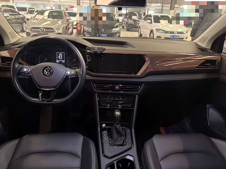 Фото 5 - Volkswagen Tharu