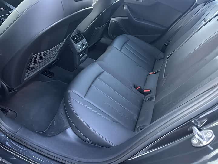 Фото 8 - Audi A4