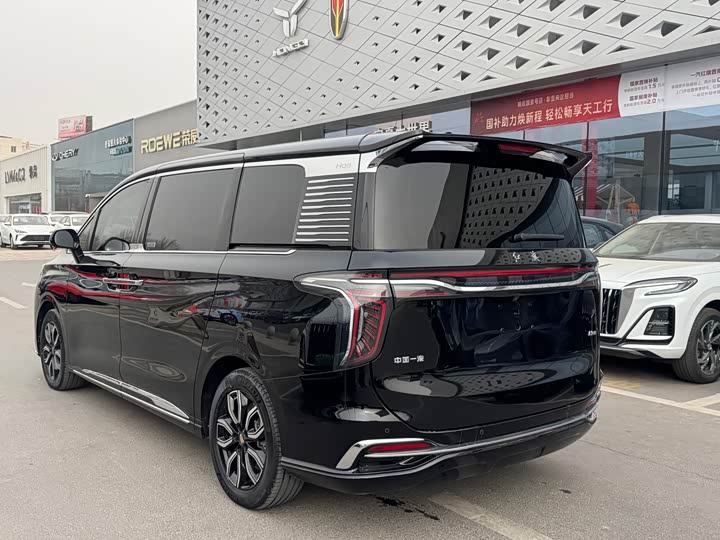 Фото 6 - Hongqi HQ9