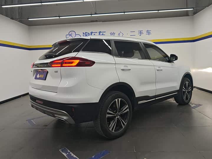 Фото 3 - Geely Atlas