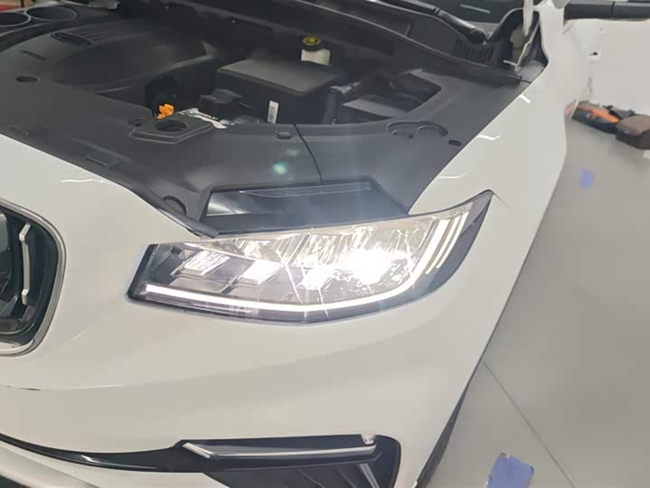 Фото 5 - Geely Atlas