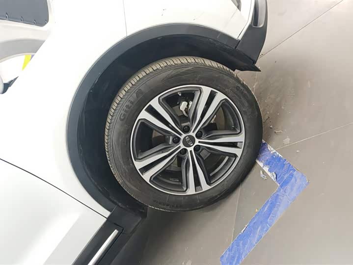 Фото 6 - Geely Atlas