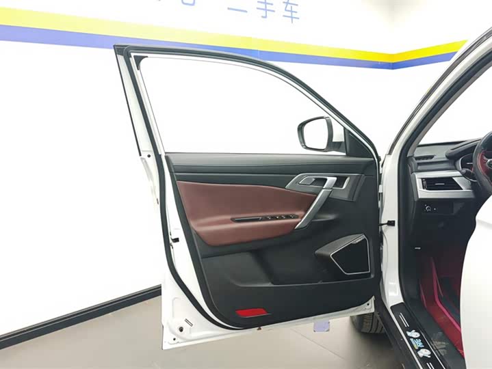 Фото 7 - Geely Atlas