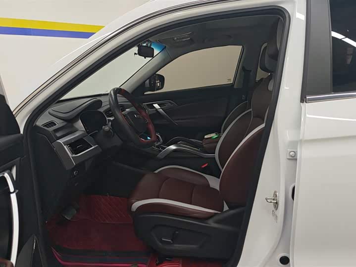 Фото 9 - Geely Atlas