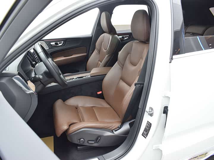 Фото 7 - Volvo XC60