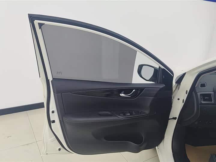 Фото 7 - Nissan Tiida