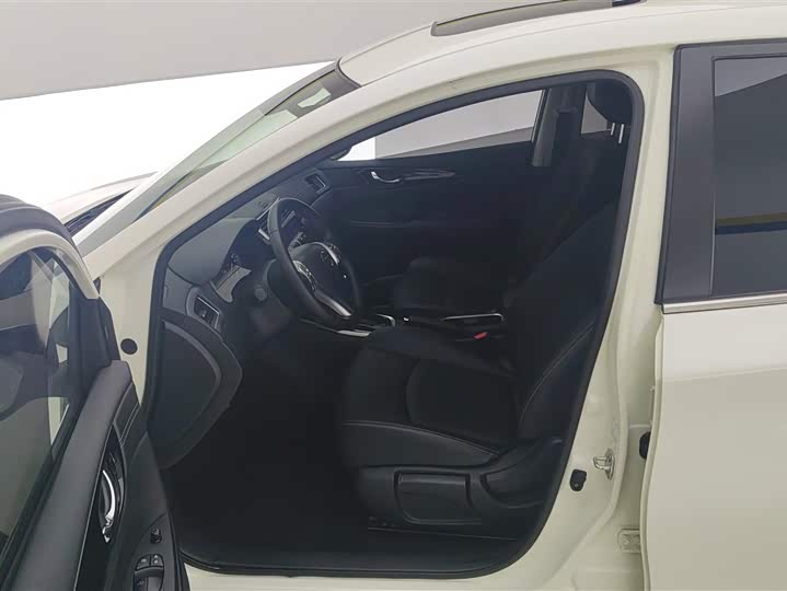 Фото 9 - Nissan Tiida