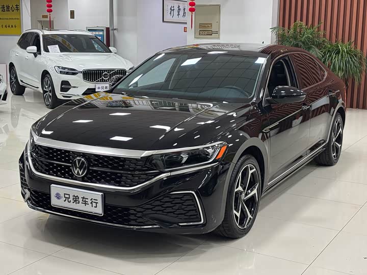 Фото 1 - Volkswagen Passat