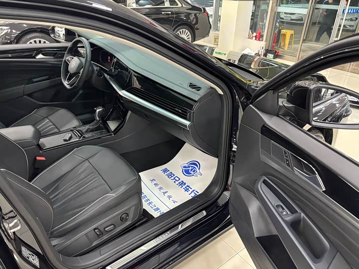 Фото 4 - Volkswagen Passat