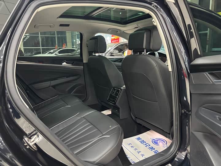 Фото 7 - Volkswagen Passat