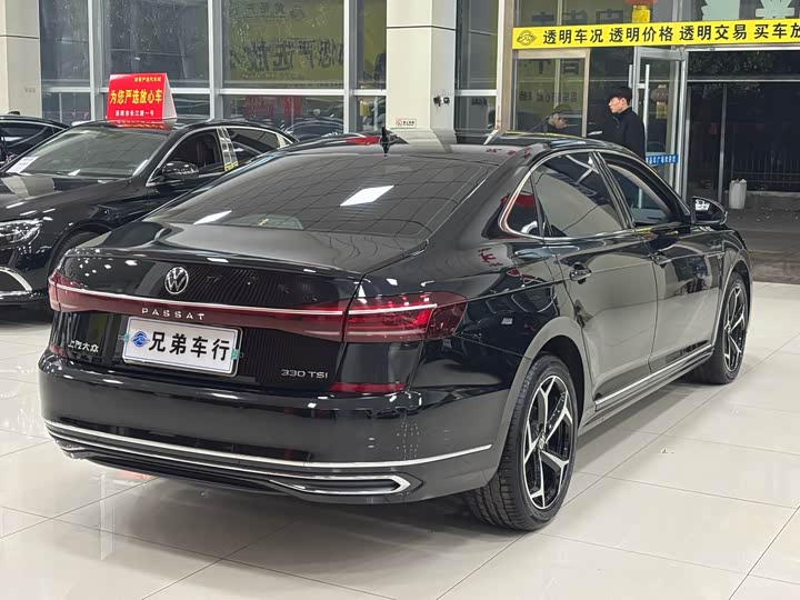 Фото 8 - Volkswagen Passat