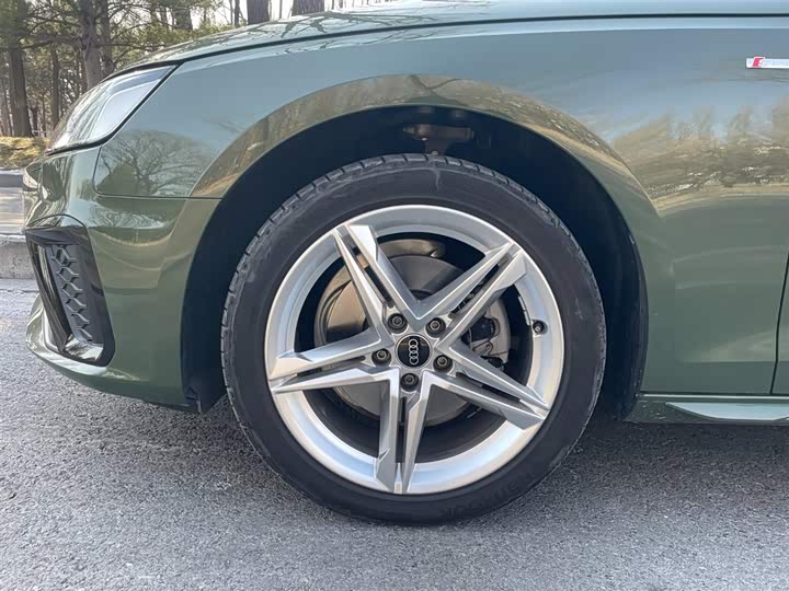 Фото 7 - Audi A4