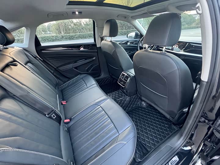 Фото 7 - Volkswagen Passat