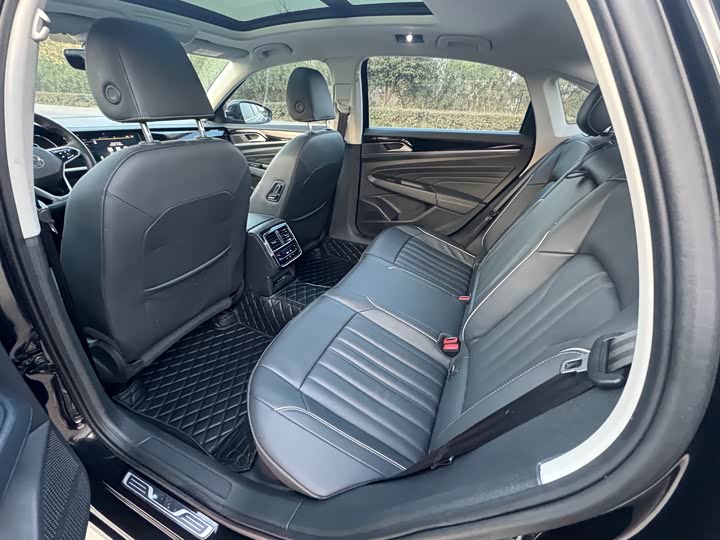 Фото 9 - Volkswagen Passat