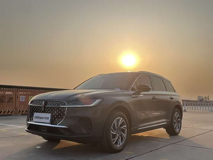 Фото 1 - Lincoln Corsair