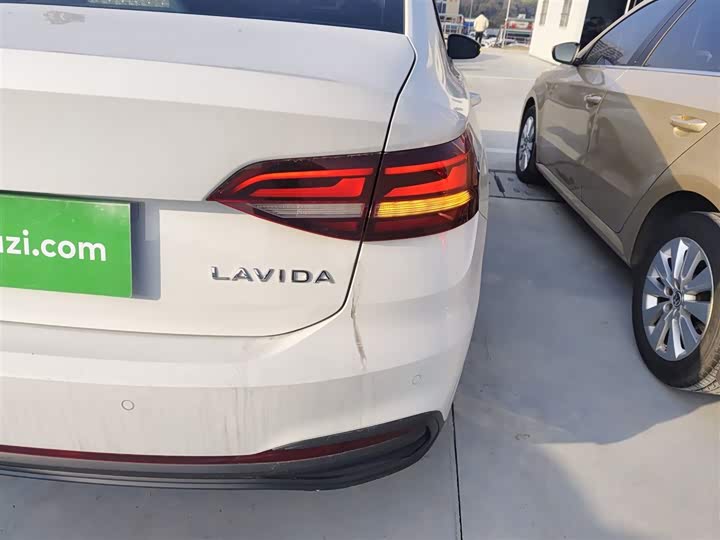 Фото 8 - Volkswagen Lavida