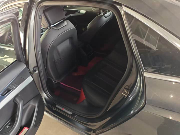 Фото 5 - Audi A4L