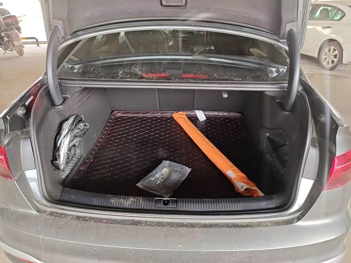 Фото 8 - Audi A4L