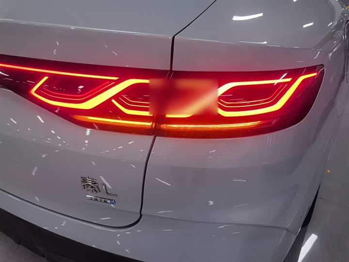 Фото 8 - BYD Qin L