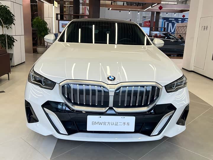 Фото 2 - BMW 5 Series