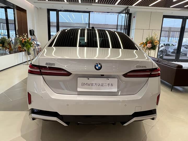 Фото 5 - BMW 5 Series