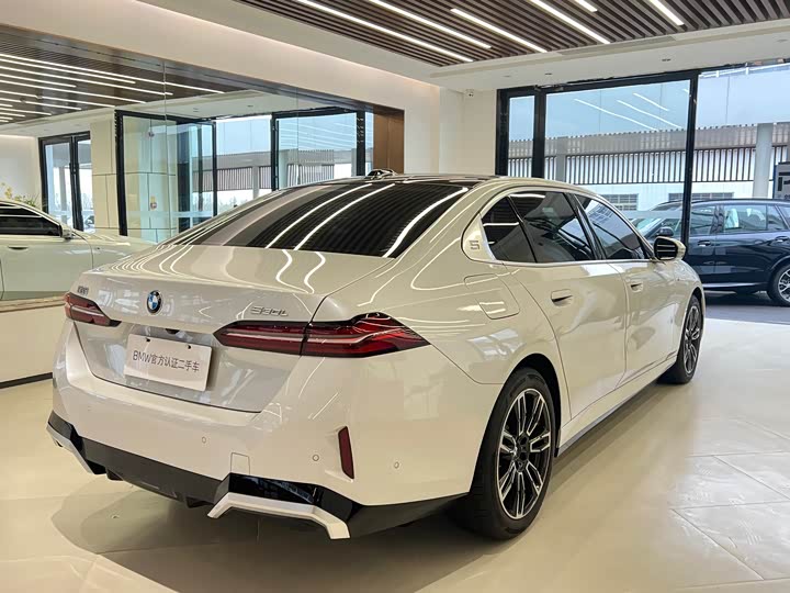 Фото 6 - BMW 5 Series