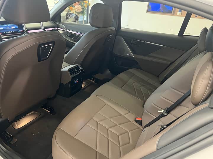 Фото 8 - BMW 5 Series