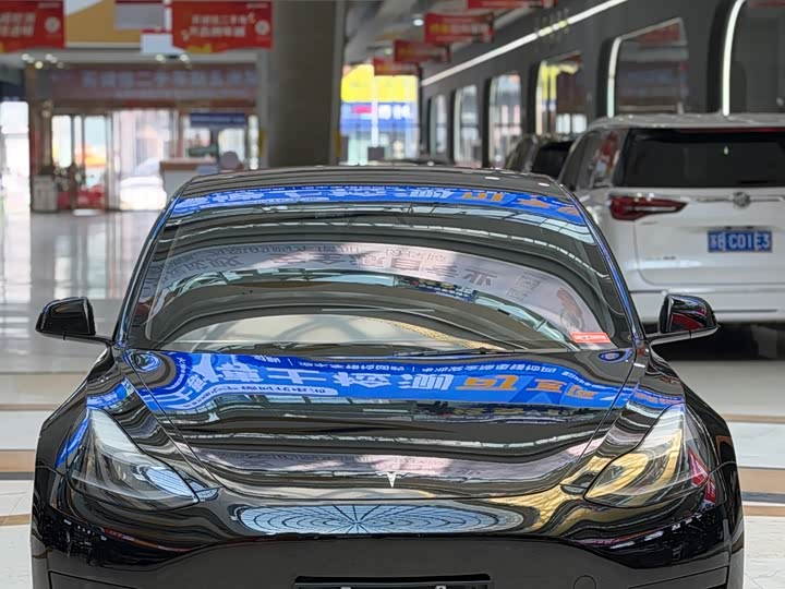 Фото 2 - Tesla Model 3