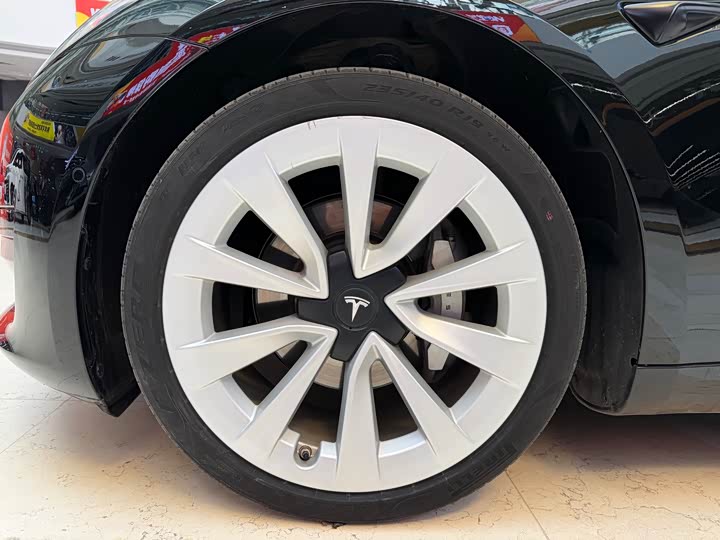 Фото 4 - Tesla Model 3