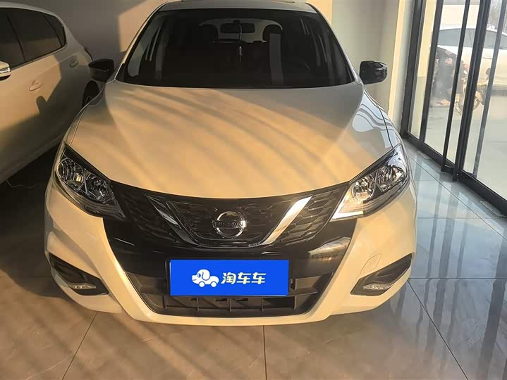 Фото 2 - Nissan Tiida